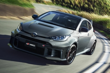 RZ“High performance” + Aero performance package［GR-DAT（8AT・4WD）］