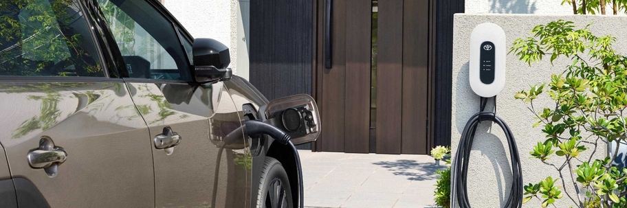 トヨタ6kW充電器　使用イメージ　※使用イメージはZ（4WD）