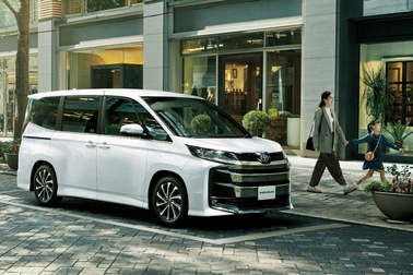 【モデル入り素材】S-Z（ハイブリッド・2WD・7人乗り）