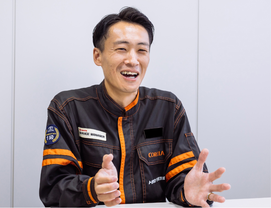 インタビュー中・勤務中の画像