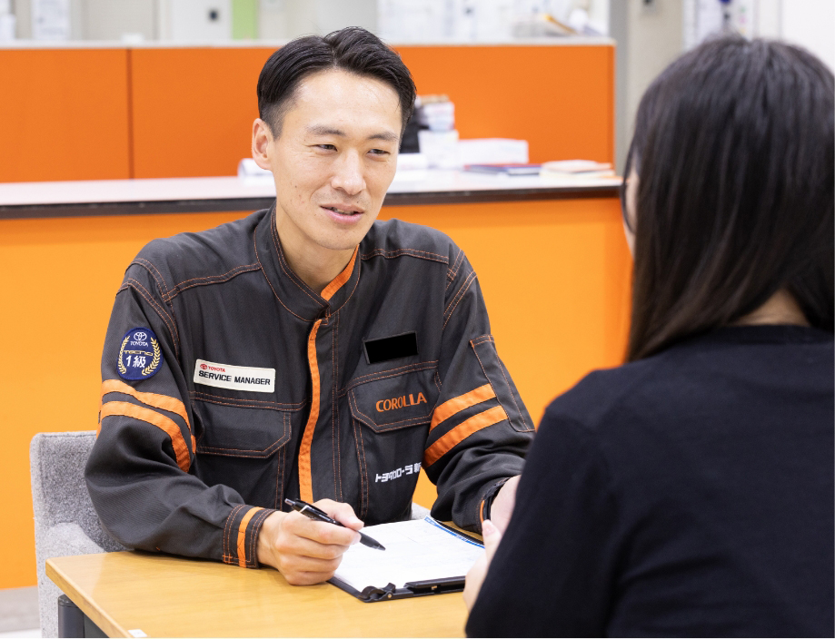 インタビュー中・勤務中の画像