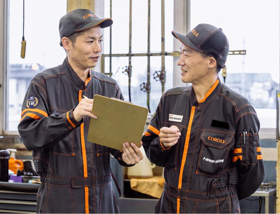 インタビュー中・勤務中の画像