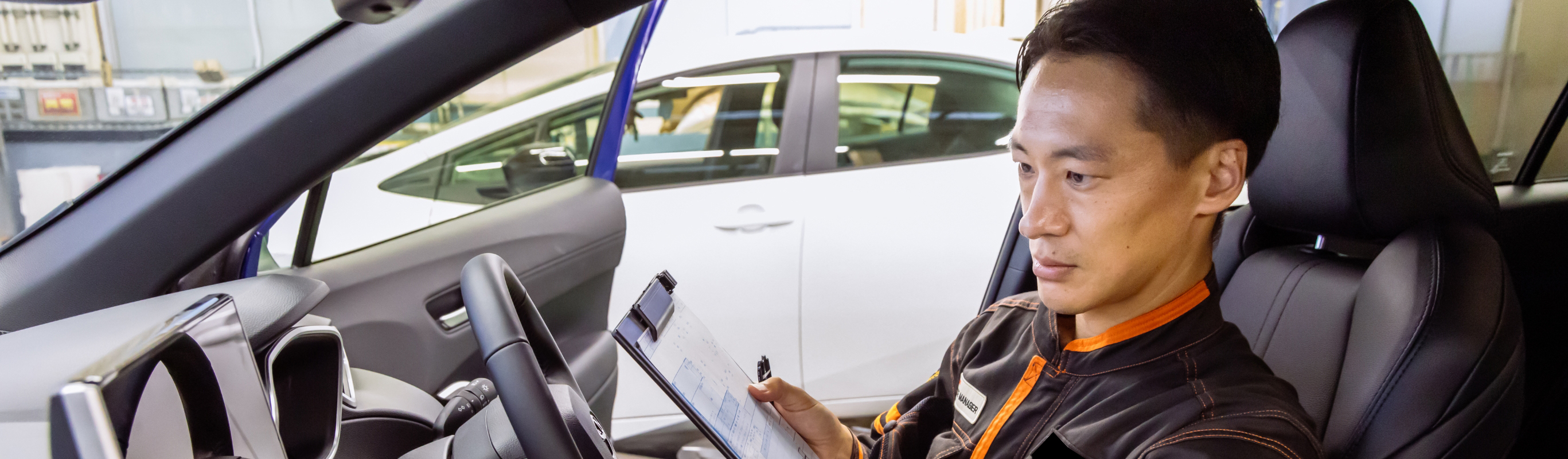 インタビュー中・勤務中の画像