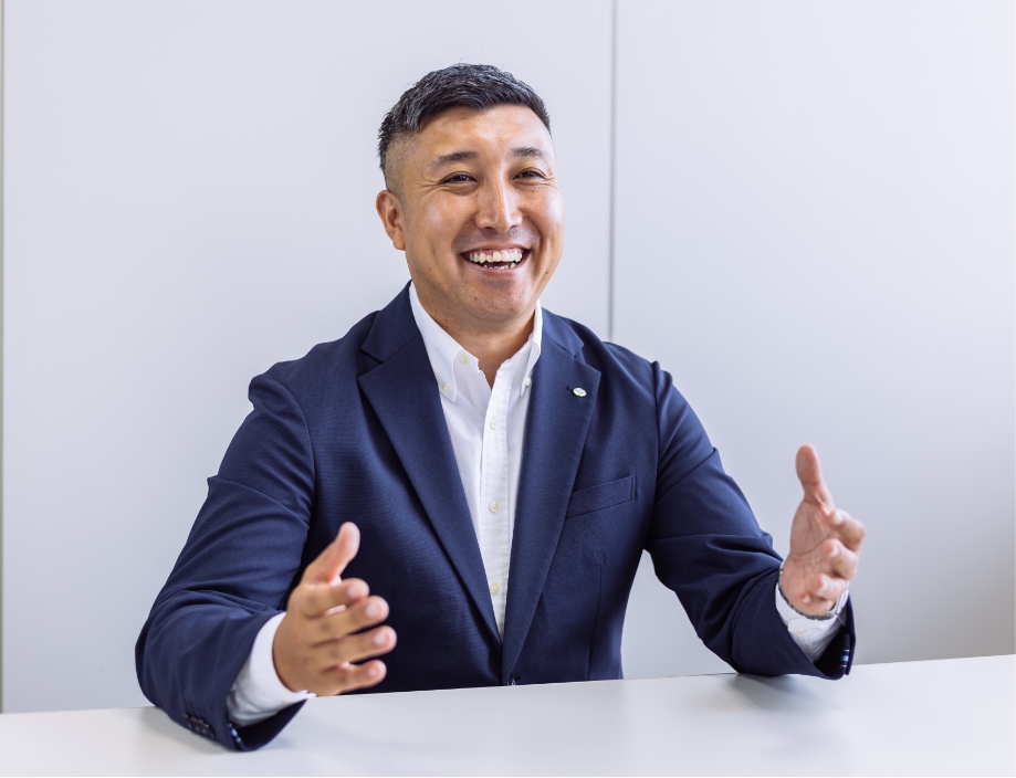 インタビュー中・勤務中の画像