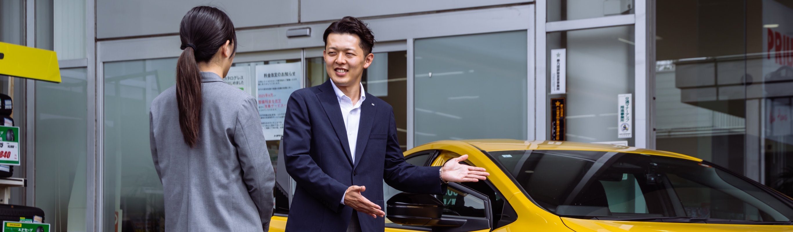 インタビュー中・勤務中の画像