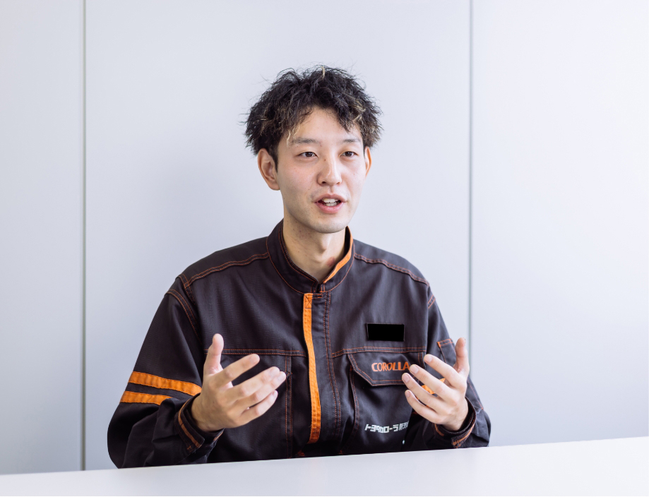 インタビュー中・勤務中の画像