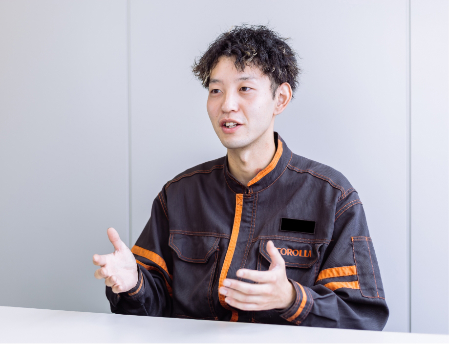 インタビュー中・勤務中の画像