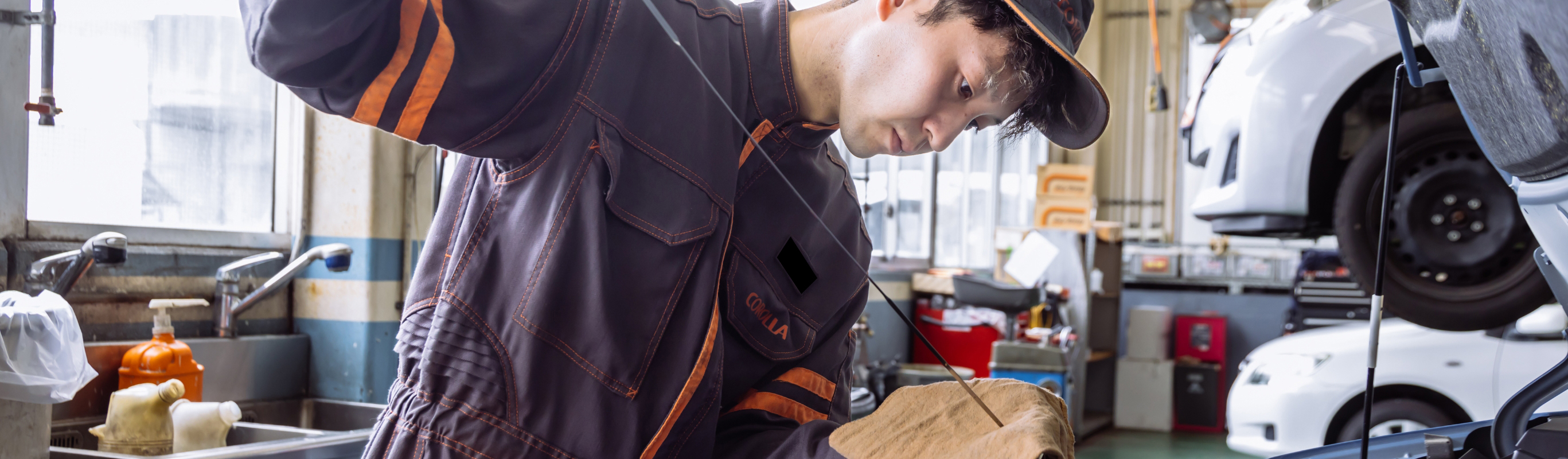 インタビュー中・勤務中の画像