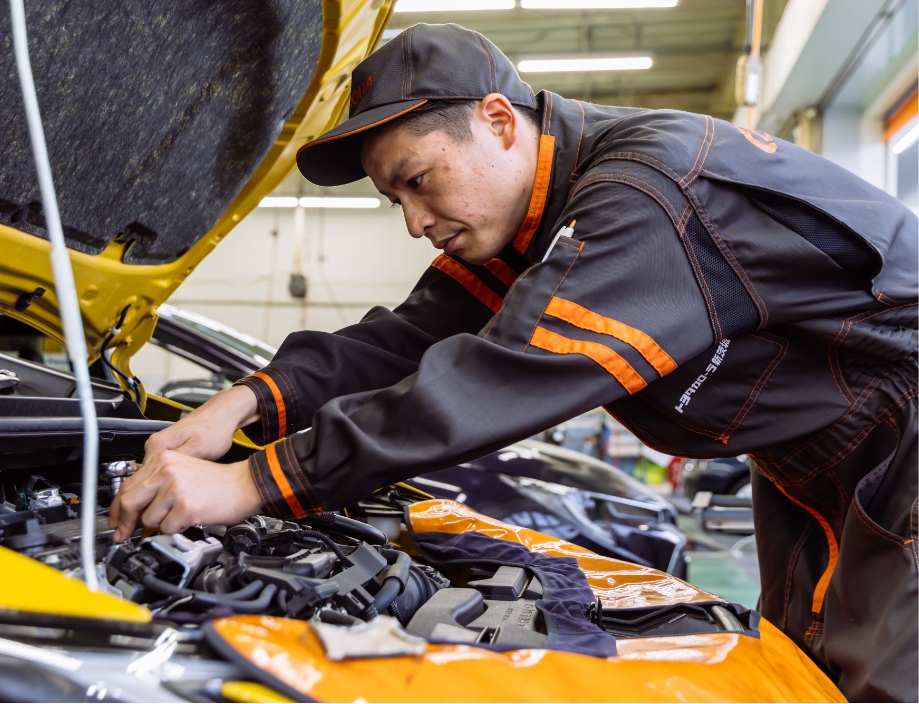 インタビュー中・勤務中の画像
