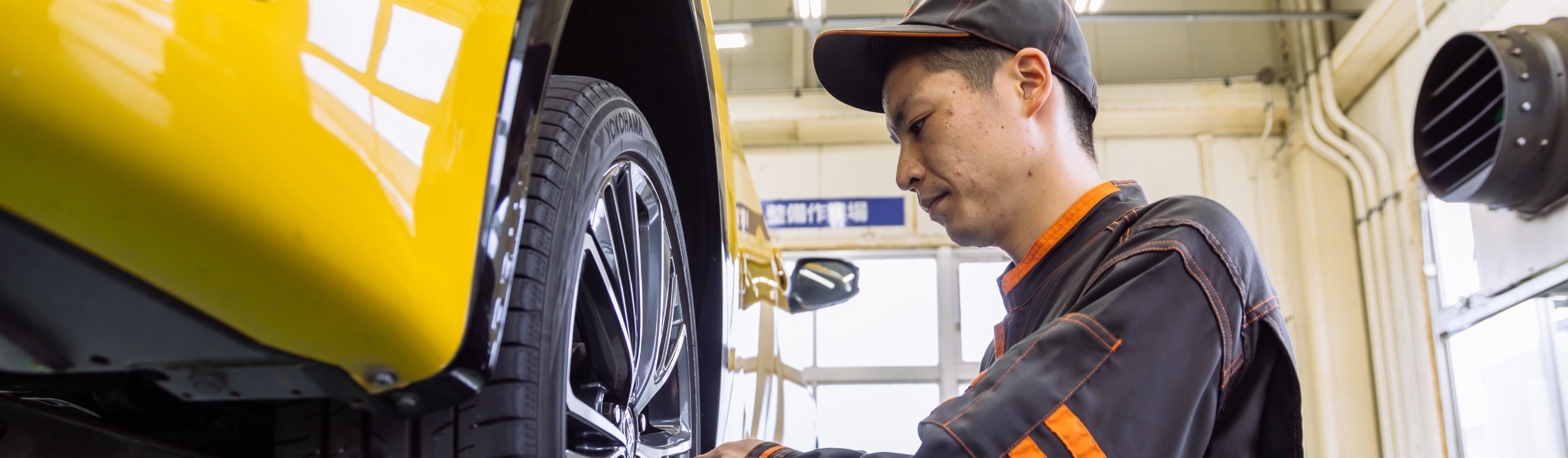 インタビュー中・勤務中の画像
