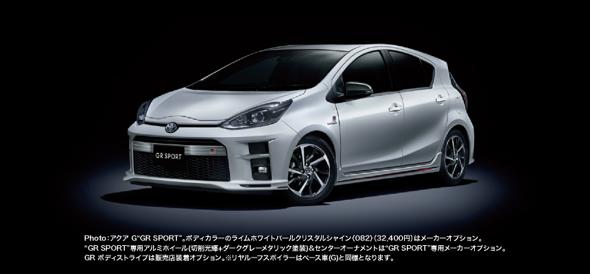 Photo：ノア Si“GR SPORT”。ボディカラーのホワイトパールクリスタルシャイン〈070〉（32,400円）はメーカーオプション。専用アルミホイール（レーザー加飾レッドライン仕様）はGR SPORT専用メーカーオプション。GRボディストライプは販売店装着オプション。