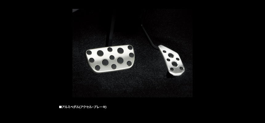 専用小径本革巻き3本スポークステアリングホイール（シルバーステッチ＋GRエンブレム＋スポーク部：ダークシルバー塗装）