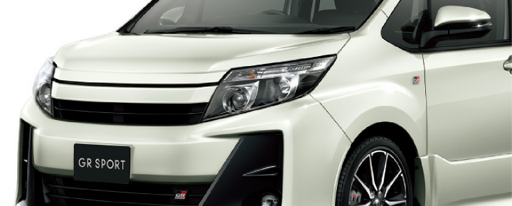 Photo：ノア Si“GR SPORT”。ボディカラーのラグジュアリーホワイトパールクリスタルシャインガラスフレーク〈086〉（32,400円）はメーカーオプション